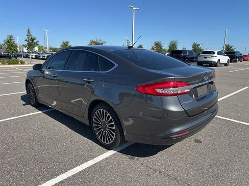 Used 2018 Ford Fusion SE w/ Fusion SE Technology Package FWD image 9