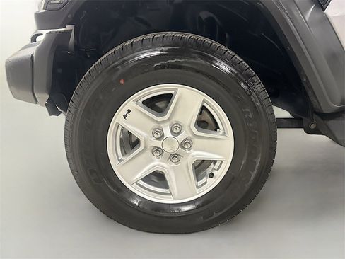 Used 2020 Jeep Gladiator Sport w/ Quick Order Package 24S image 37