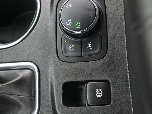 Used 2023 Chevrolet Traverse LT AWD/4WD image 32