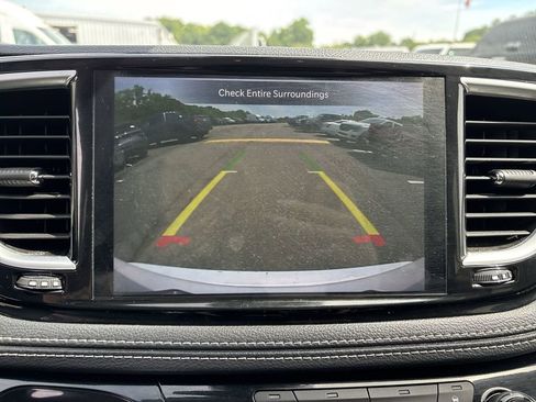 Used 2024 Chrysler Pacifica Limited FWD image 25