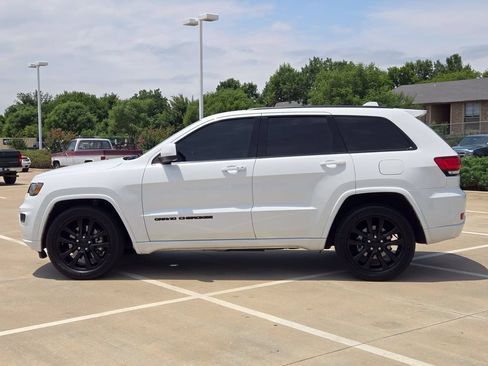 Used 2021 Jeep Grand Cherokee Laredo X RWD image 4