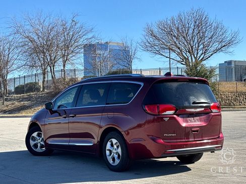 Used 2017 Chrysler Pacifica Touring-L Plus image 3