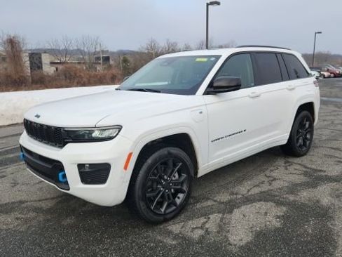 Used 2023 Jeep Grand Cherokee 30th Anniversary image 4