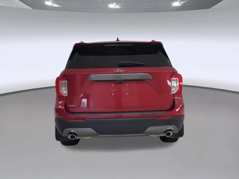 Certified 2022 Ford Explorer XLT w/ Equipment Group 202A RWD image 8