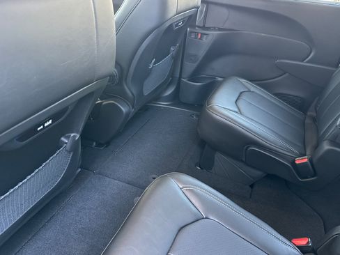 New 2027 Chrysler Pacifica Select FWD image 11