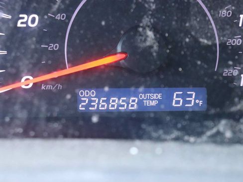 Used 2010 Toyota Camry FWD image 11