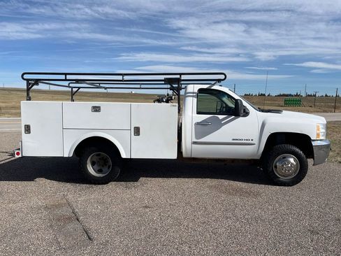 Used 2009 Chevrolet Silverado 3500 LT w/ Exterior Plus Package image 6