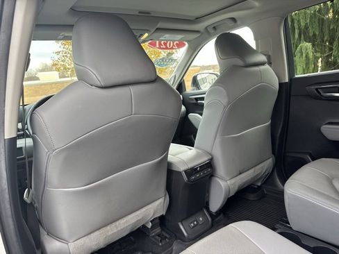 Used 2021 Toyota Highlander Limited image 40