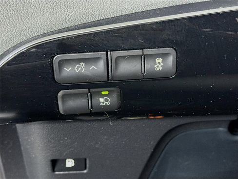 Used 2017 Toyota Prius Three Touring FWD image 11