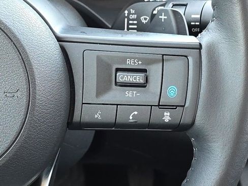 Used 2024 Nissan Rogue SV w/ SV Premium Package image 37