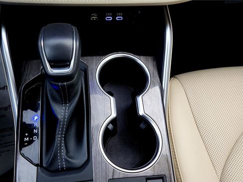 Used 2024 Toyota Highlander Limited image 30