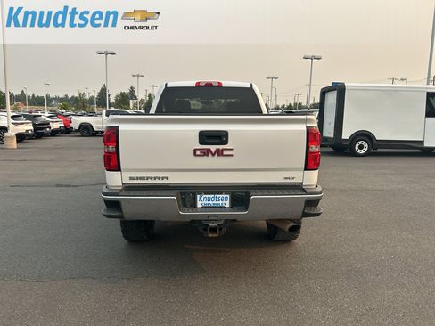 Used 2018 GMC Sierra 2500 SLT w/ Suspension Package, Off-Road AWD/4WD image 10