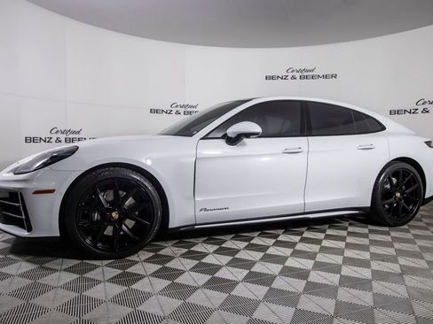 Used 2025 Porsche Panamera image 9