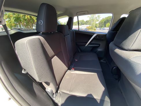 Used 2017 Toyota RAV4 LE FWD image 15