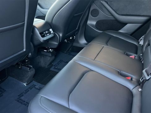 Used 2023 Tesla Model Y Long Range image 12