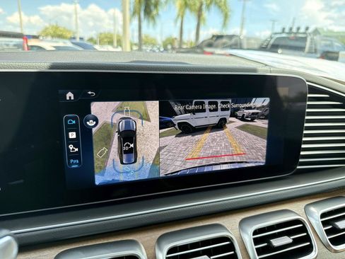 New 2026 Mercedes-Benz GLS 580 4MATIC image 27