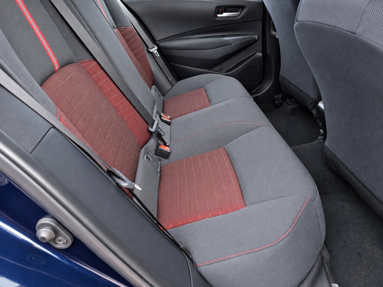 Used 2026 Toyota Corolla SE w/ SE Package FWD image 28