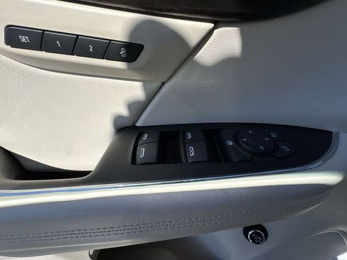 Used 2023 Buick Envision Avenir image 13