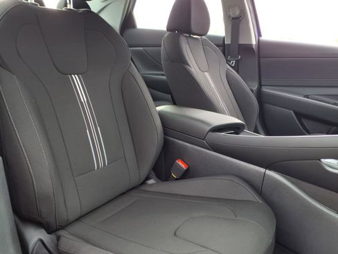 New 2025 Hyundai Elantra SEL image 32