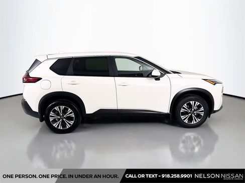 Used 2023 Nissan Rogue SV FWD image 4