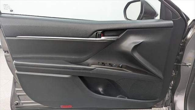 Used 2022 Toyota Camry SE FWD image 13