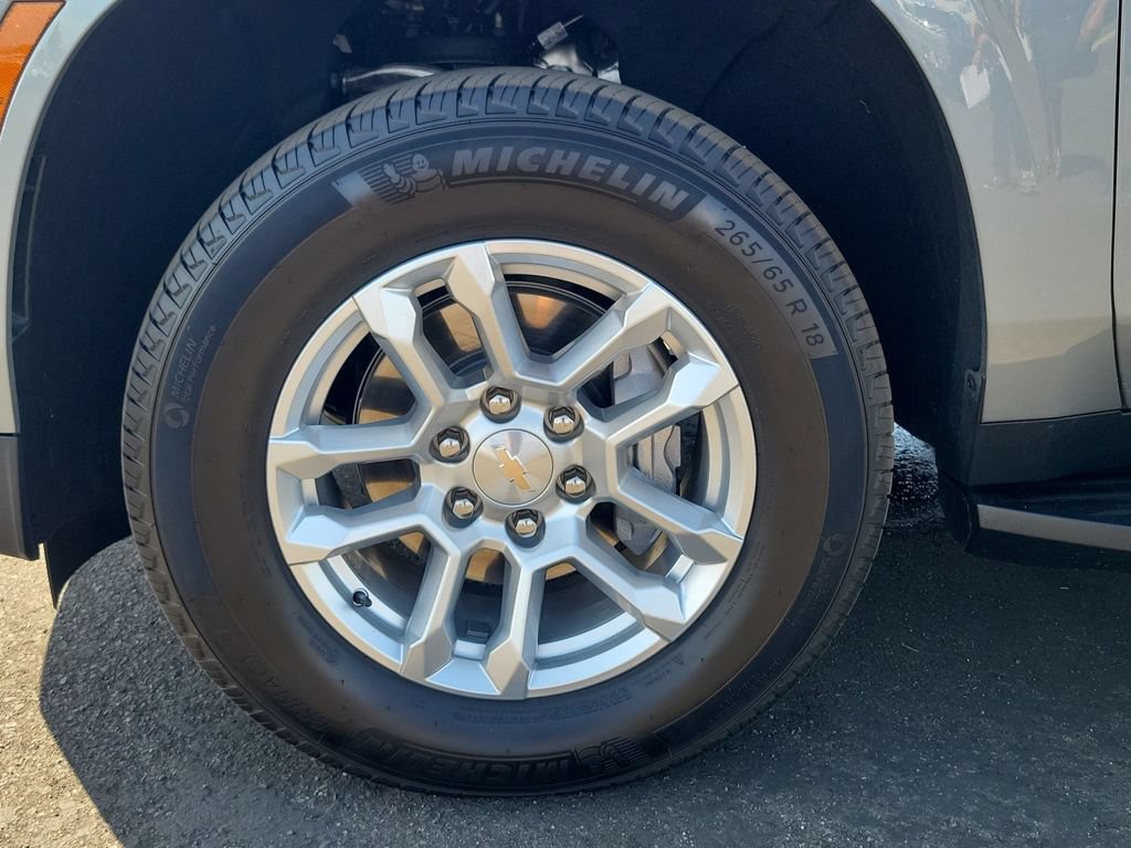 Used 2026 Chevrolet Suburban LS RWD image 32