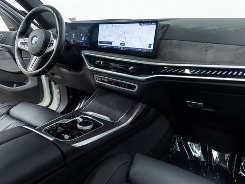 Certified 2025 BMW X7 M60i image 28