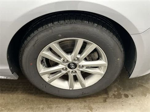 Used 2017 Hyundai Sonata SE image 5