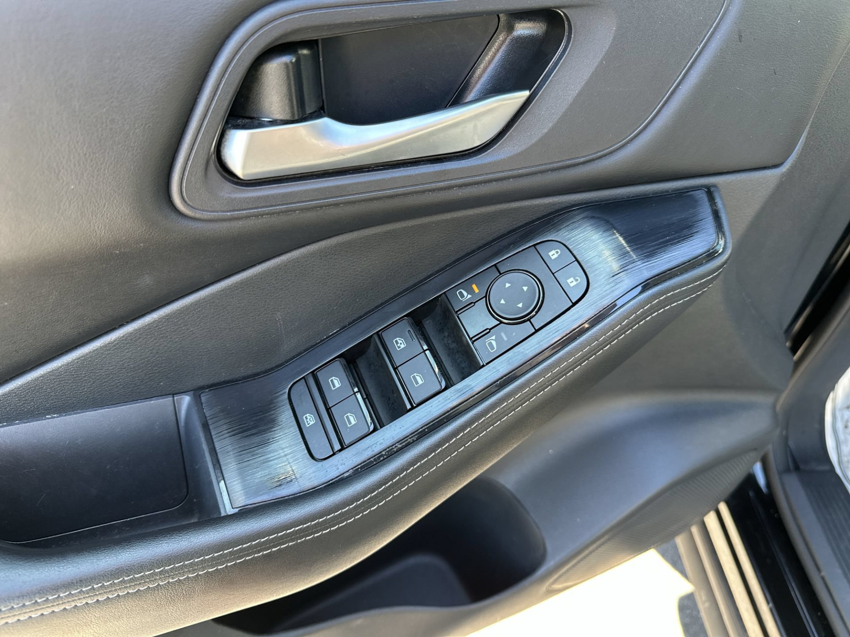 Used 2024 Nissan Rogue SV AWD/4WD image 15