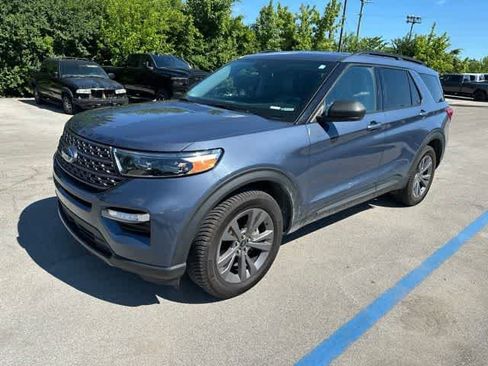 Used 2021 Ford Explorer XLT w/ Equipment Group 202A AWD/4WD image 14