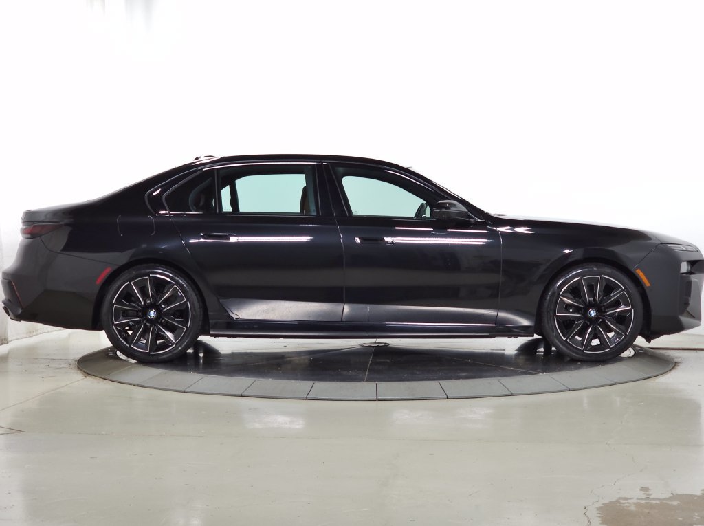 Used 2023 BMW 760i xDrive AWD/4WD image 9