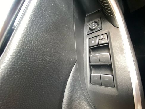 Used 2022 Toyota RAV4 XLE AWD/4WD image 17