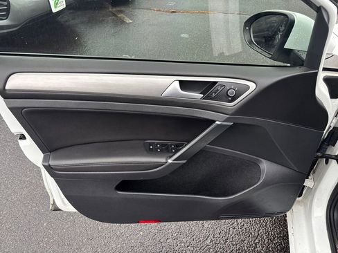 Used 2016 Volkswagen Golf SE image 15