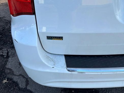 Used 2016 Chrysler Town & Country Touring image 8