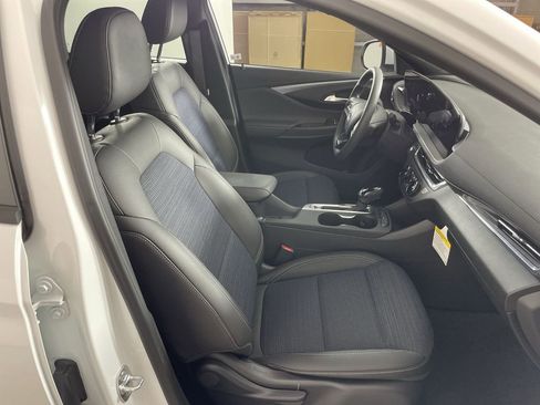 Used 2025 Buick Envista Preferred image 26