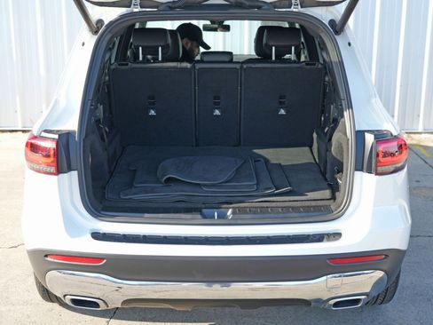 Used 2020 Mercedes-Benz GLB 250 4MATIC w/ Premium Package image 9