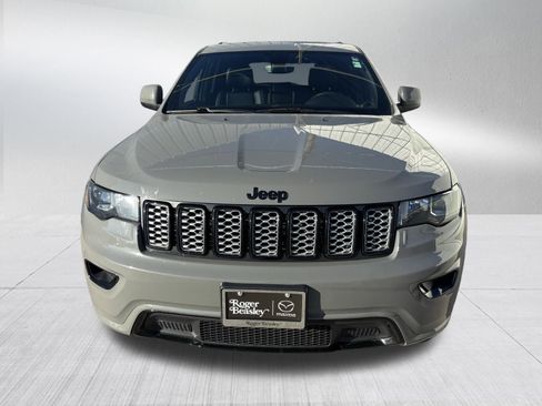 Used 2019 Jeep Grand Cherokee Altitude image 2