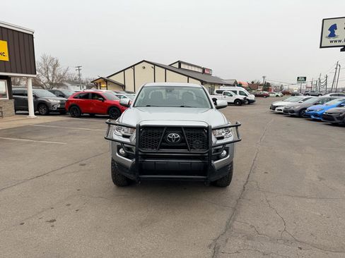 Used 2022 Toyota Tacoma SR5 image 3