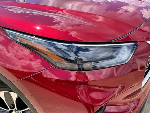 Used 2022 Toyota Highlander XLE FWD image 28