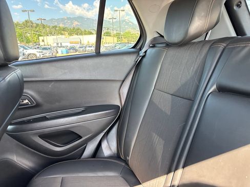 Used 2019 Chevrolet Trax LT w/ LT Convenience Package FWD image 24
