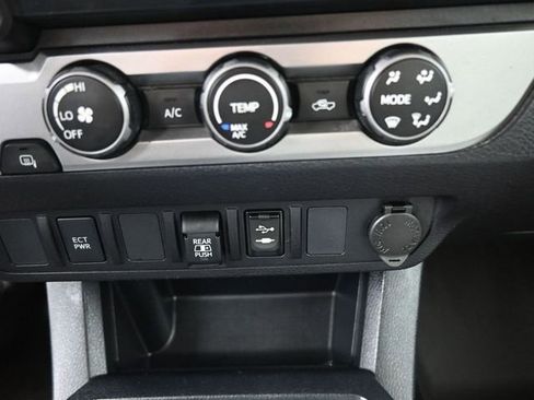 Used 2019 Toyota Tacoma SR5 image 29