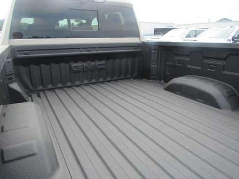 Certified 2026 GMC Sierra 3500 AT4 w/ Technology Package AWD/4WD image 33