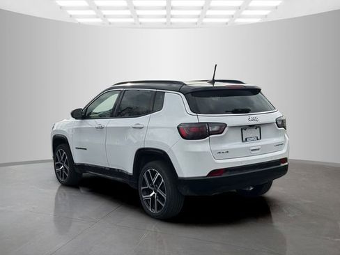 Certified 2025 Jeep Compass Limited w/ Elite Group AWD/4WD image 5