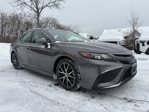 Used 2022 Toyota Camry SE image 12