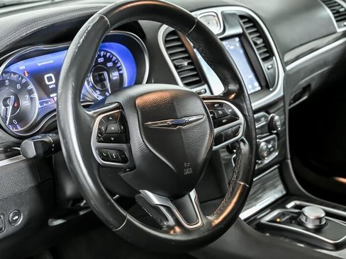 Used 2019 Chrysler 300 Touring RWD image 18