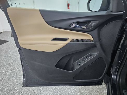 Used 2022 Chevrolet Equinox Premier AWD/4WD image 11