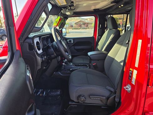 Used 2025 Jeep Wrangler Unlimited Sport AWD/4WD image 15