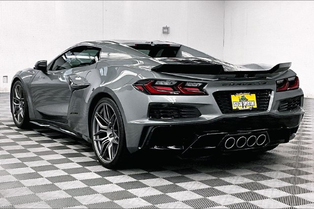 Used 2024 Chevrolet Corvette Z06 RWD image 2