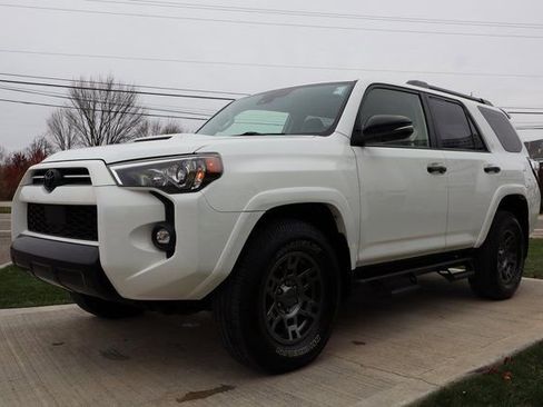 Used 2021 Toyota 4Runner Venture w/ Moonroof Package image 6