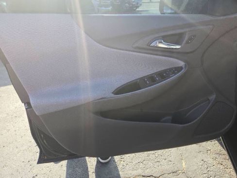 Used 2021 Chevrolet Malibu LT image 11